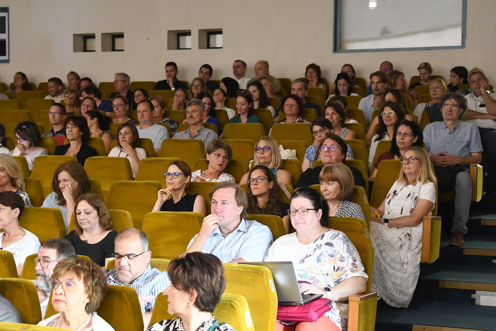 Hatezer tanulóval kezdi az évet a Kodolányi János Egyetem